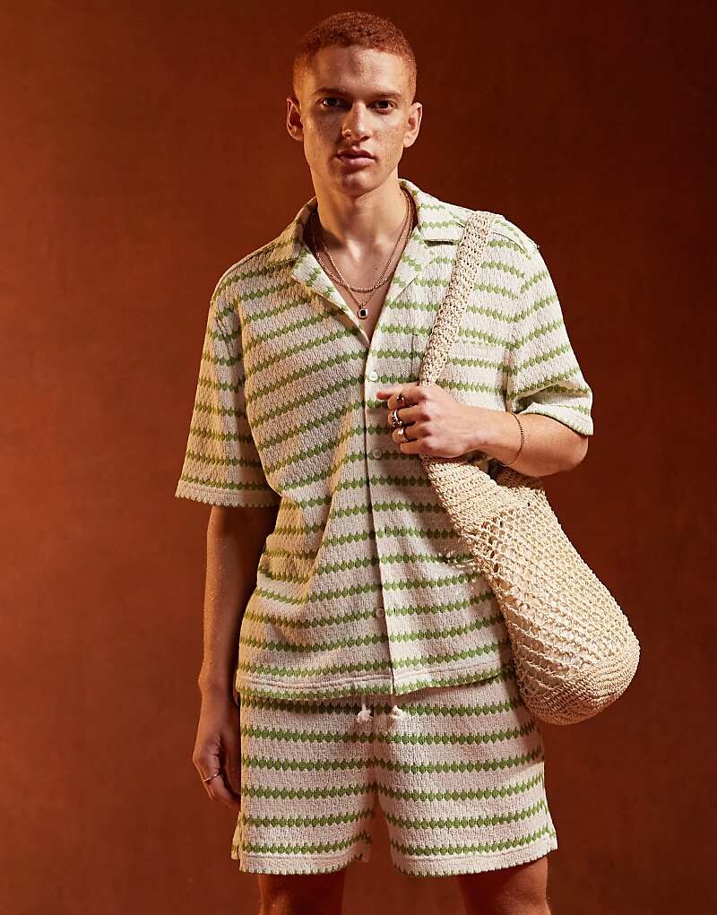 

ASOS DESIGN – Свободная рубашка свободного кроя зеленого и экрю с фактурным узором в полоску, однотонная