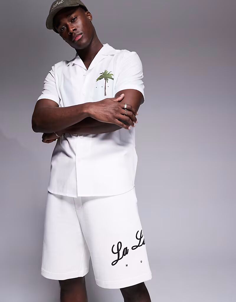 

Свободные спортивные шорты HUGO RED Duold в бежевом цвете