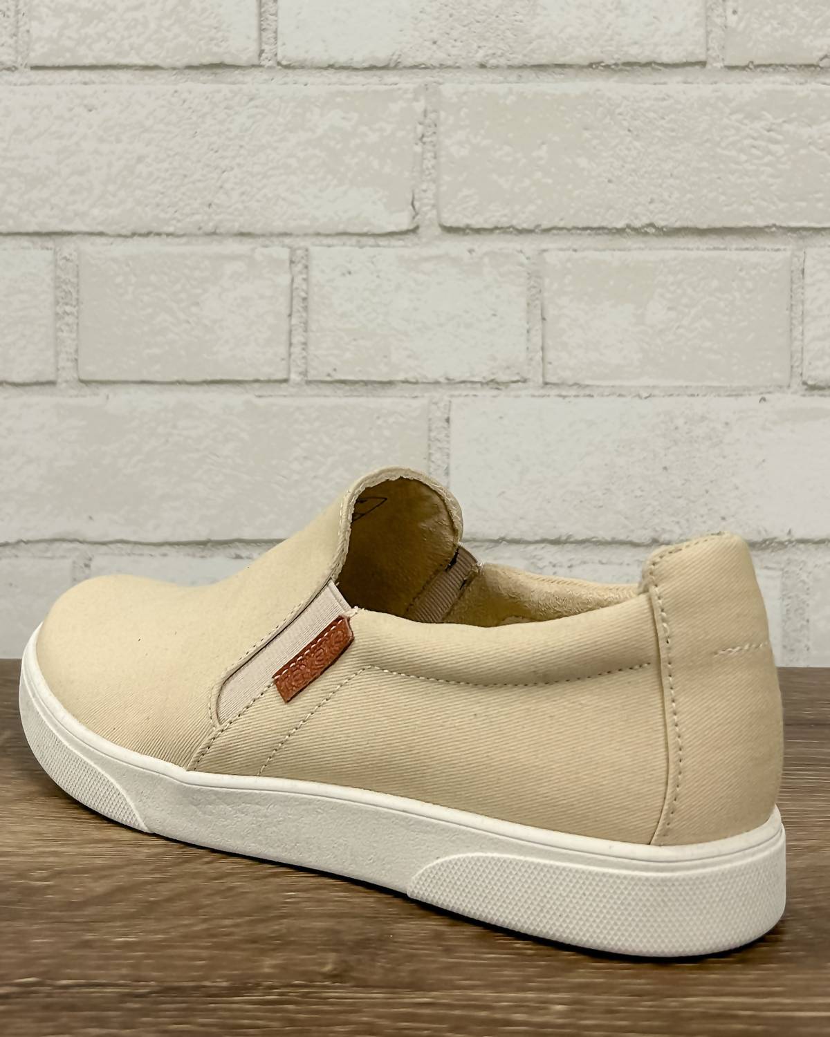 Женские кеды Attica Slip-On Canvas бежевого цвета revere — фото 2