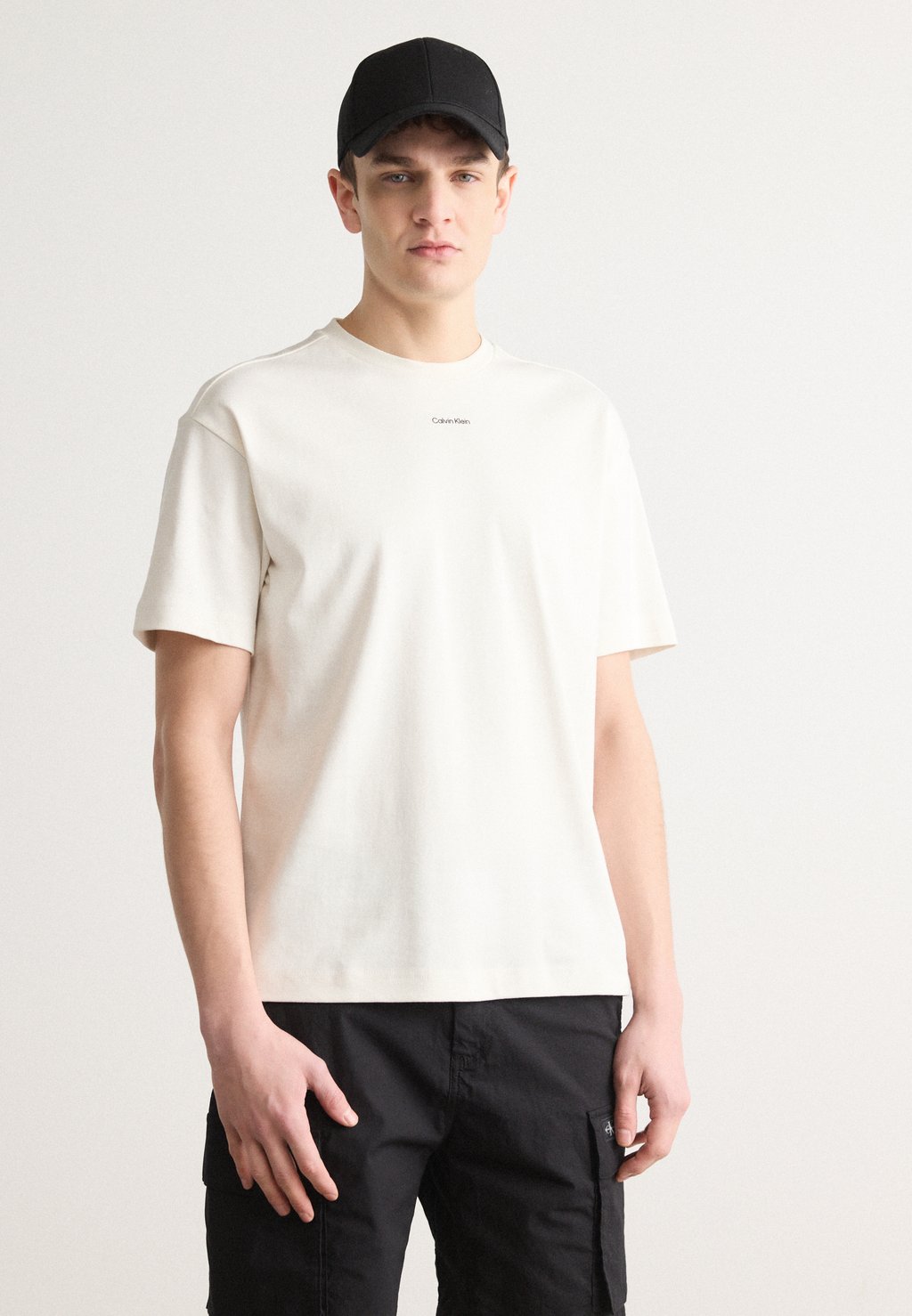 

Базовая футболка NANO LOGO Calvin Klein, слоновая кость