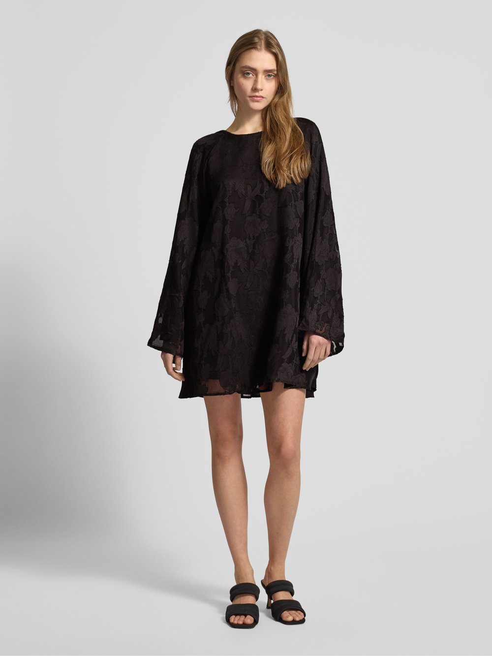 

Платье миди с круглым вырезом Gina Tricot, черный