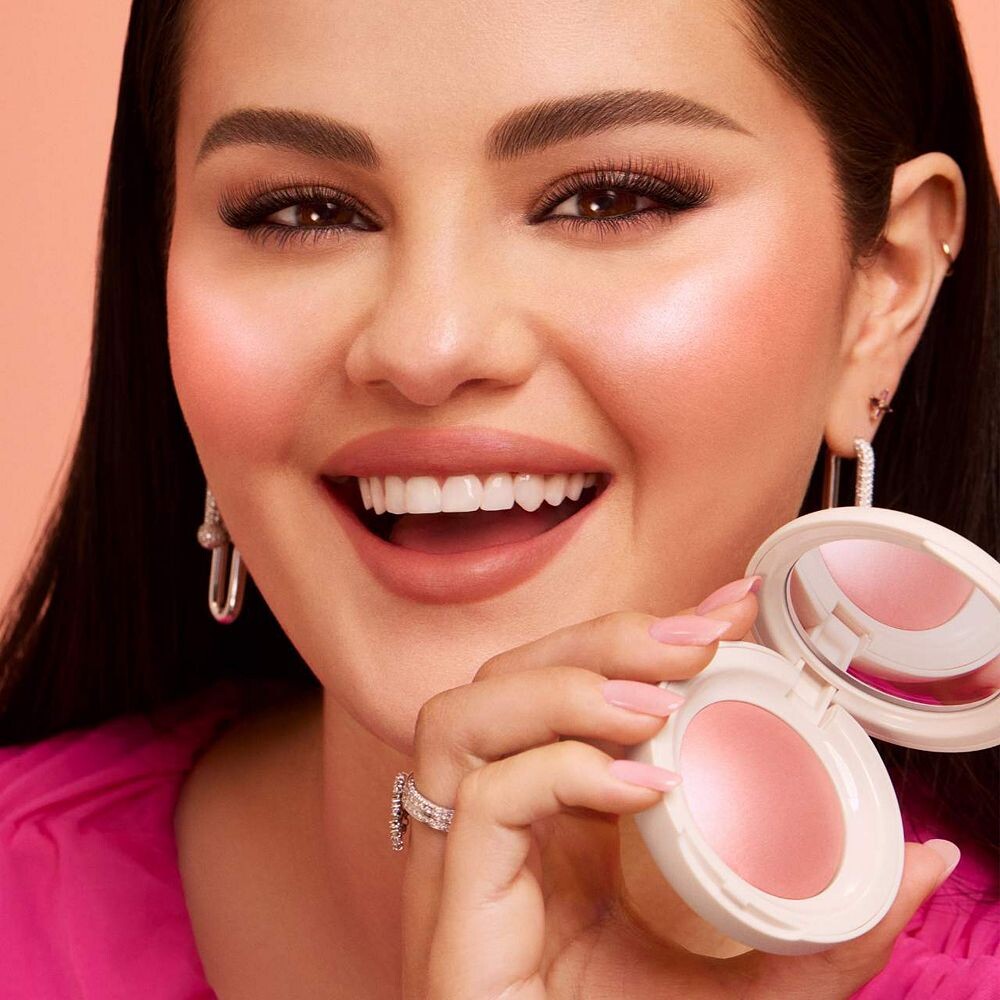 Светящиеся пудровые румяна Soft Pinch от Selena Gomez Rare Beauty от Selena Gomez Rare Beauty by Selena Gomez, цвет Happy — фото 2