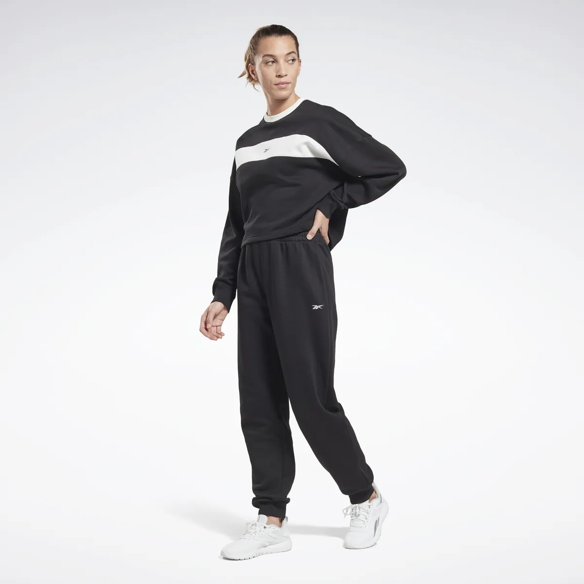

Спортивный костюм Reebok "REEBOK IDENTITY TRACK SUIT", черный