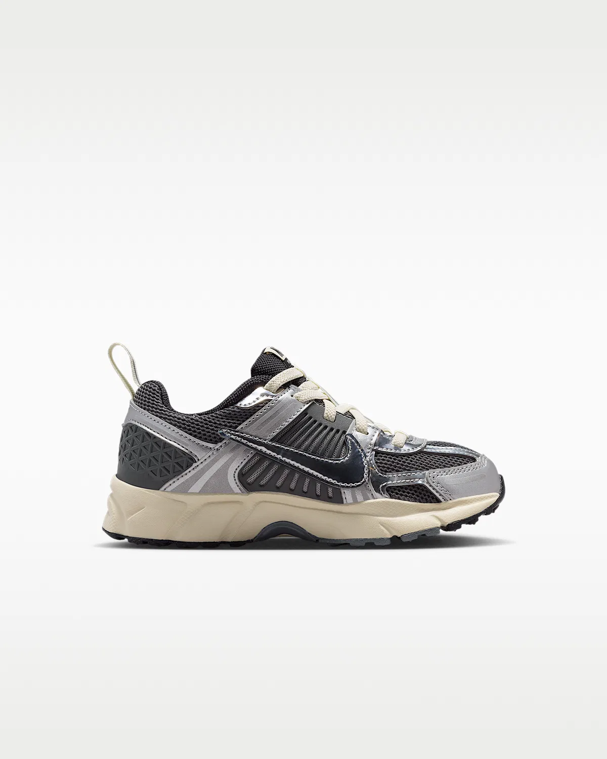 Детские кроссовки со светоотражающими элементами Nike Vomero 5, Iron Grey/Metallic Silver/Coconut Milk/Chrome — фото 3