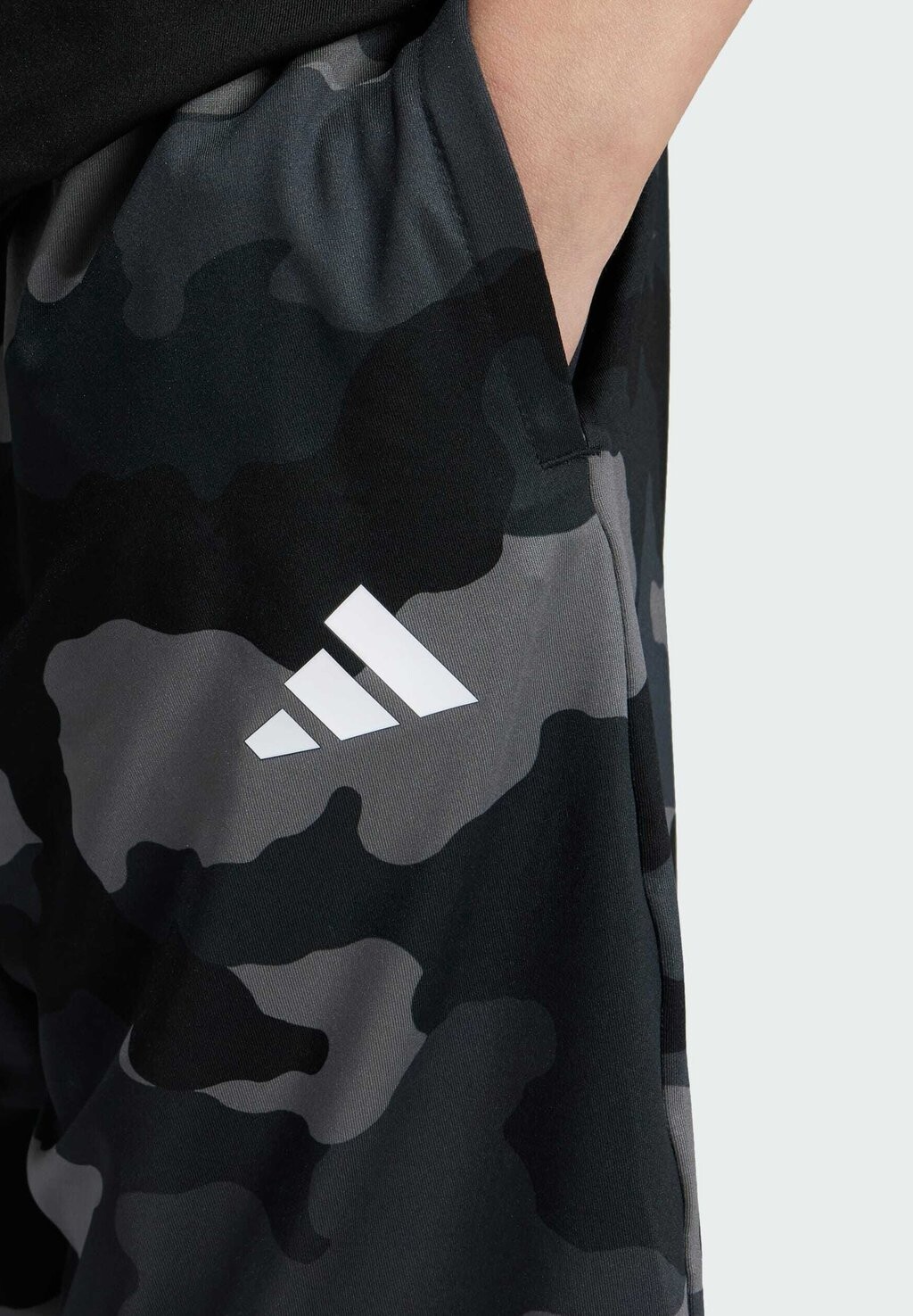 

Спортивные шорты ESSENTIALS SEASONAL PRINTED KIDS adidas, черный