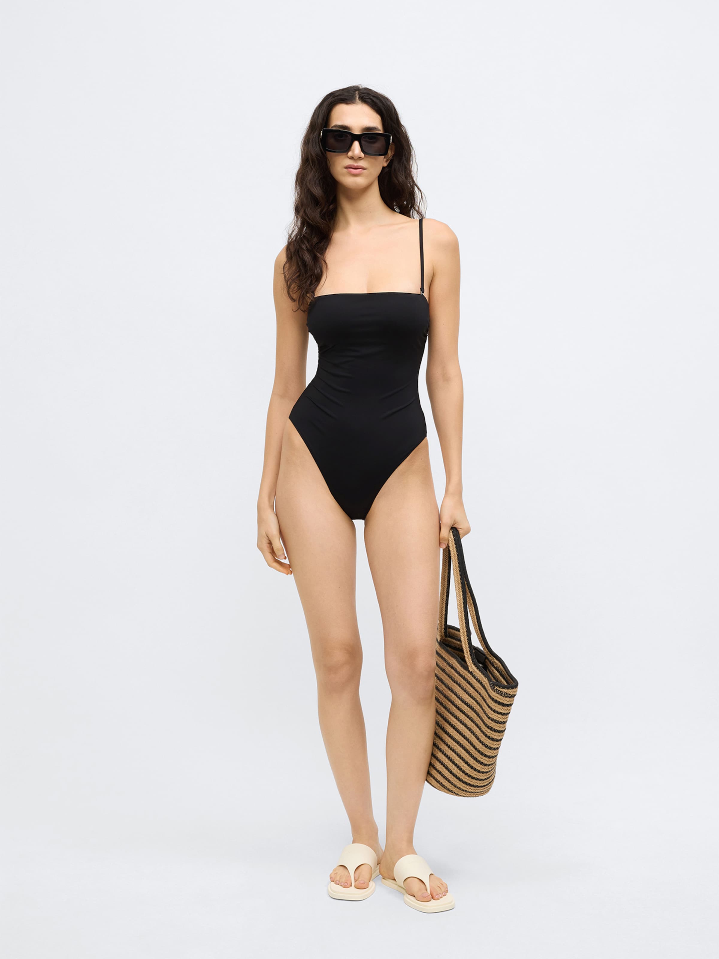 Calvin Klein Swimwear Купальник-бандо 'Essentials' в черном цвете — фото 3