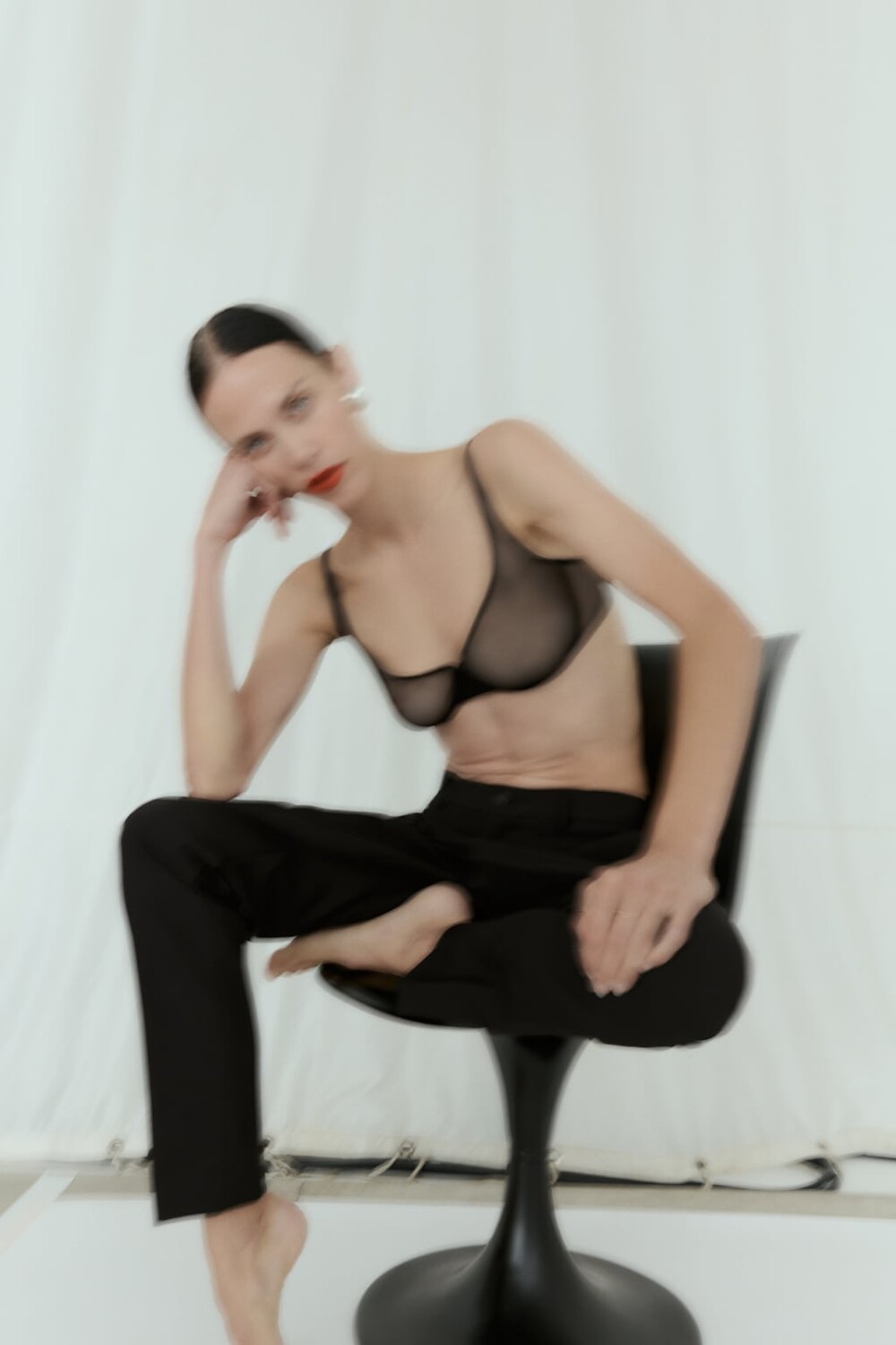 

Бюстгальтер на косточках из сетки ZARA, черный