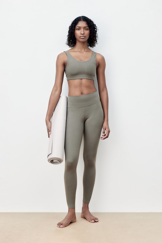 

Спортивный бюстгальтер с поддержкой drymove средней степени H&M, зеленый