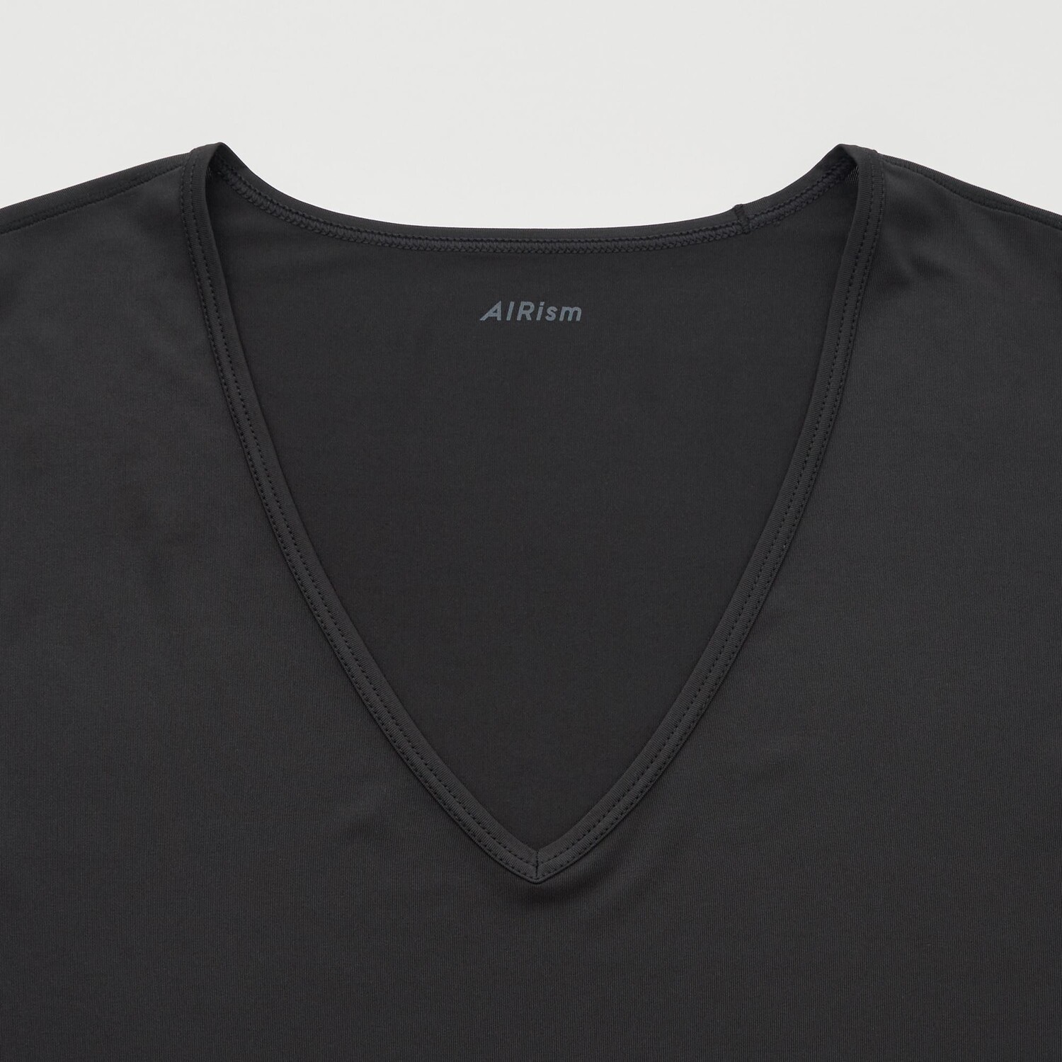 Футболка Uniqlo AIRism с V-образным вырезом — фото 3