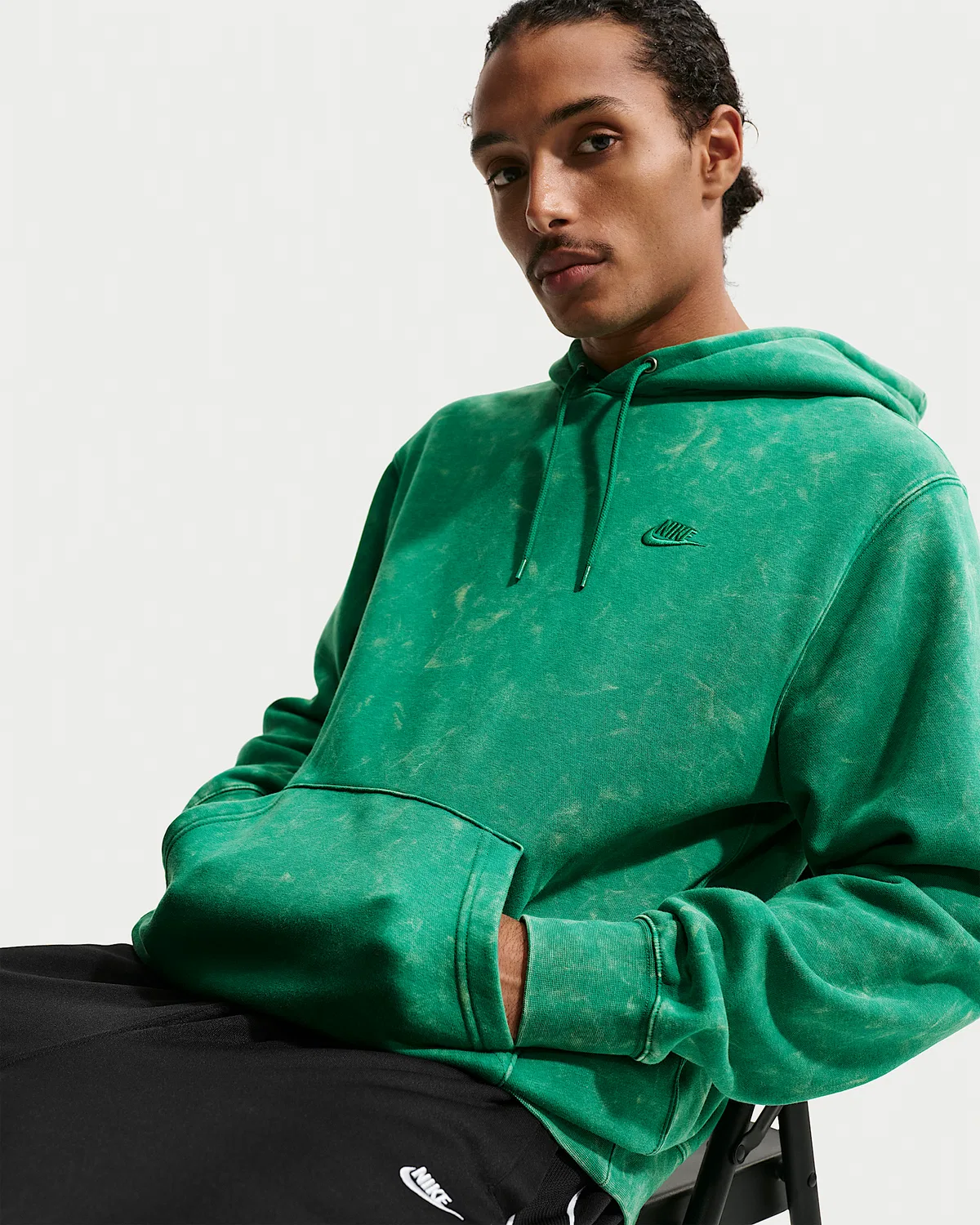Мужская флисовая худи Nike Sportswear Club с эффектом состаривания, Malachite/Malachite — фото 3