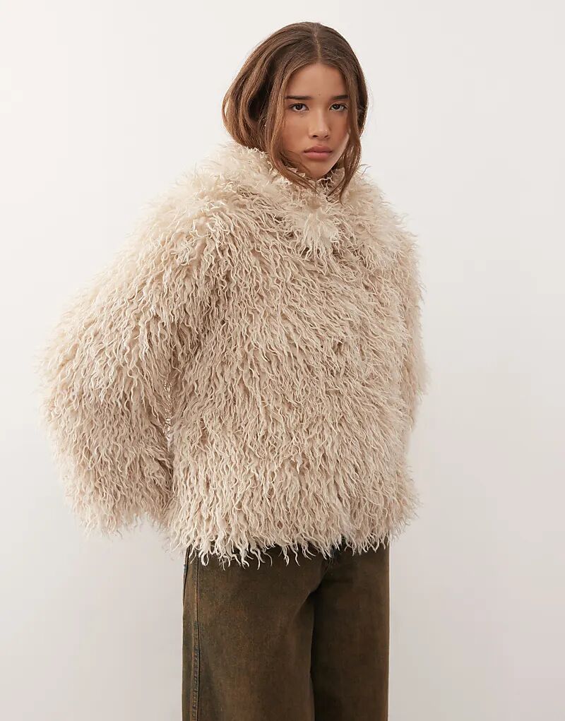 

Восстановленная винтажная куртка из искусственного монгольского меха белого цвета