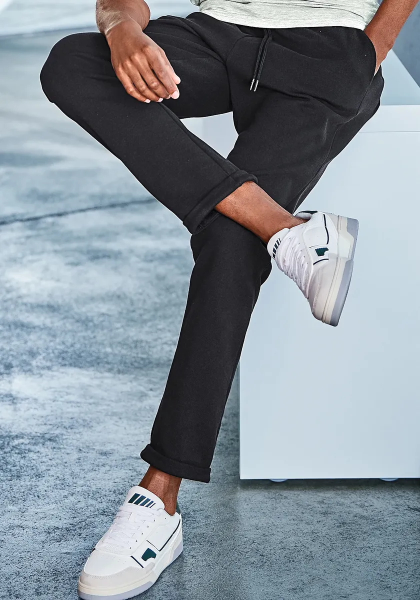 

Спортивные брюки Bruno Banani из красивой структурированной ткани, черный