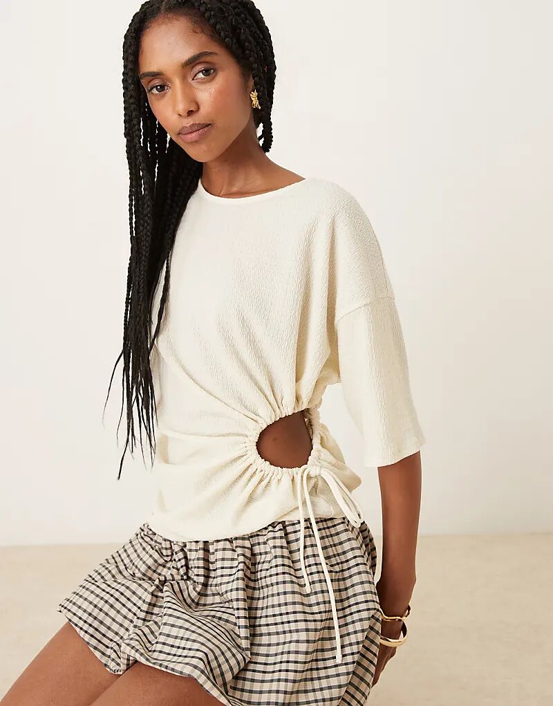 

Футболка ASOS DESIGN с фактурным вырезом цвета слоновой кости