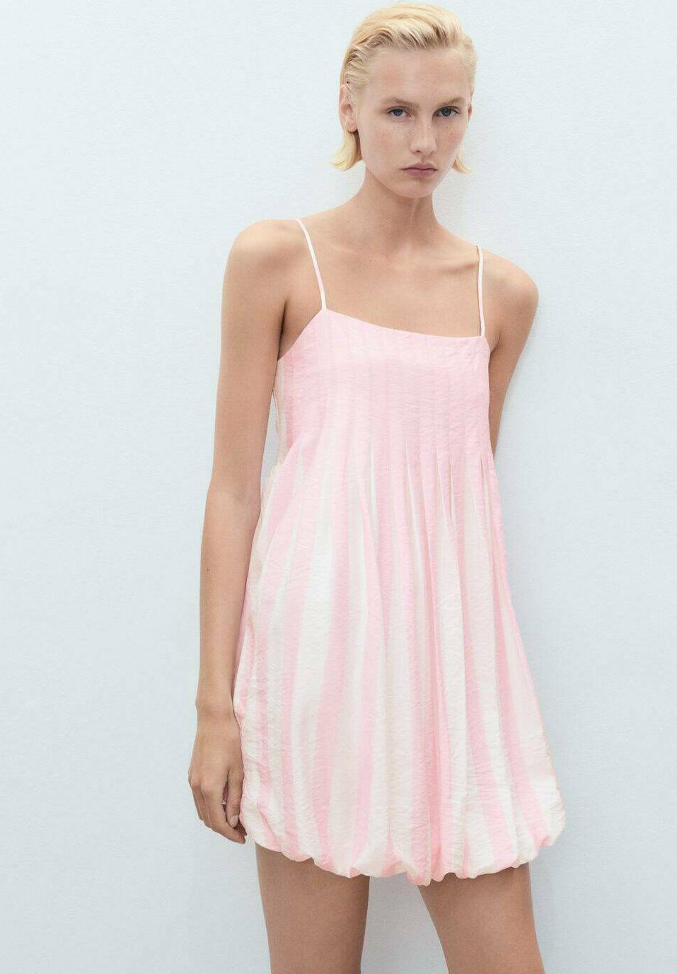 

Повседневное платье SHORT STRIPED BALLOON EFFECT Mango, светло-розовый