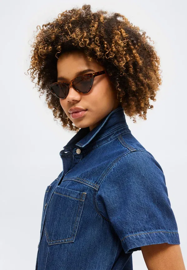 Платье-рубашка Gap Shank front shirtdress denim dress, темная стирка — фото 4