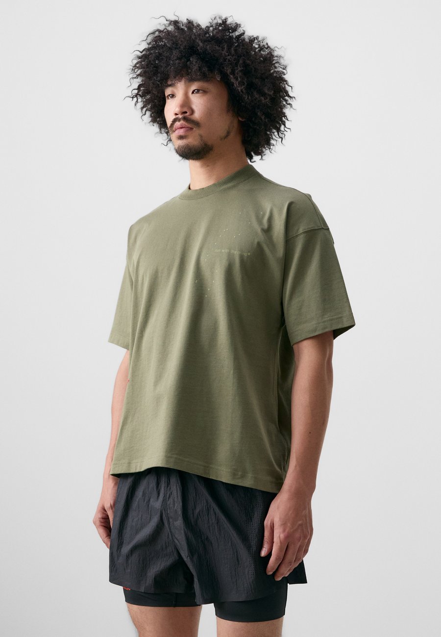 Спортивная футболка Adidas Performance ADI365 UNISEX, Olive Strata/Khaki — фото 4