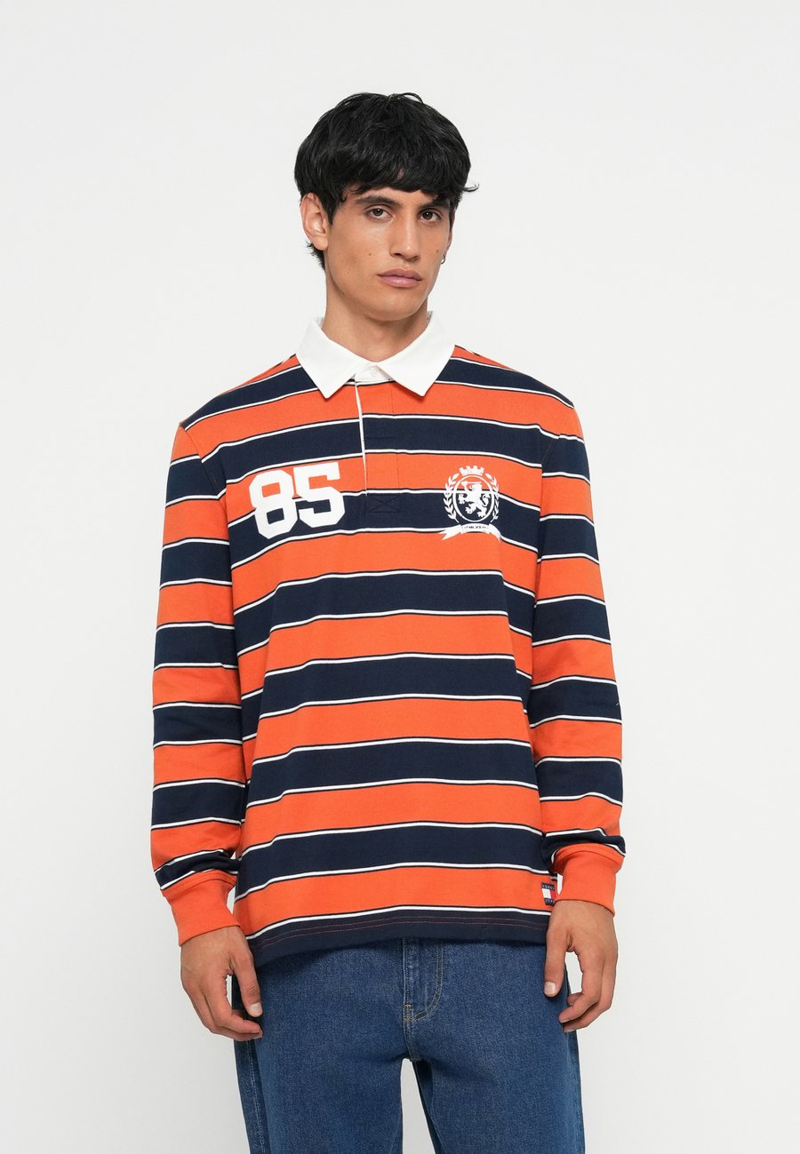 

Топ Tommy Jeans STRIPE RUGBY UNISEX, Voyager Orange /Orange