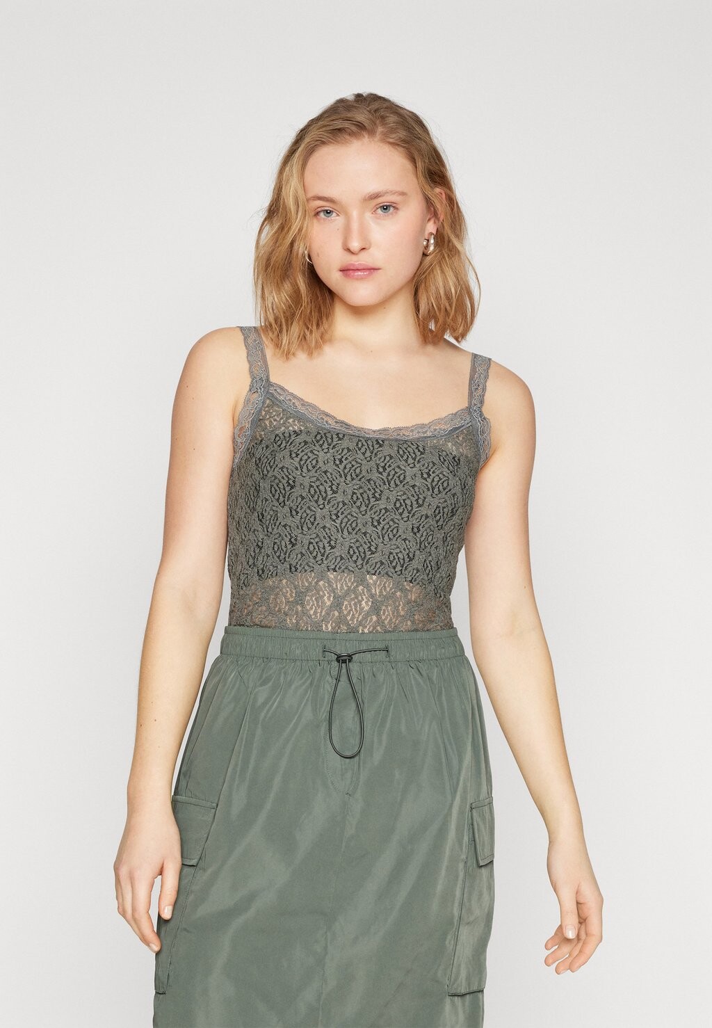 

Топ Jaida Lace Vest BDG Urban Outfitters, цвет khaki (as sample)