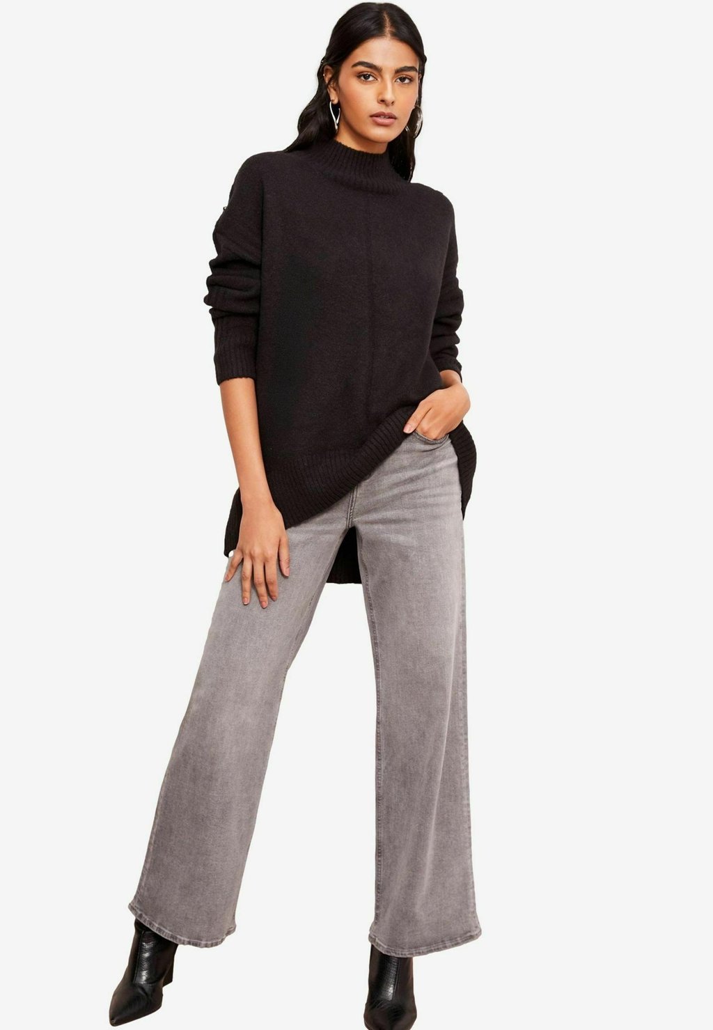 

Свитер NECK CURVED HEM Friends Like These, черный