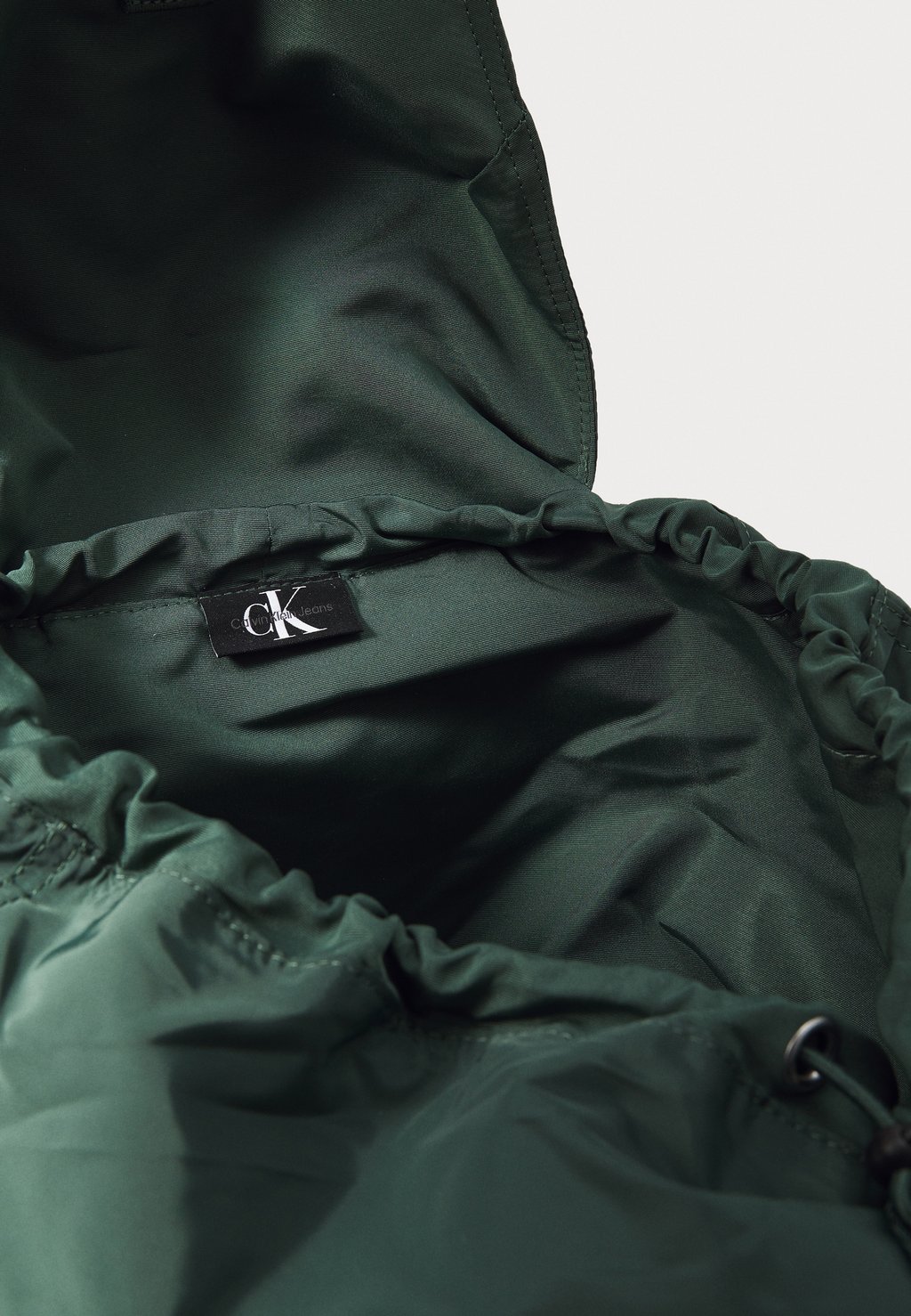 

Рюкзак PACKABLE FLAP UNISEX Calvin Klein Jeans, зеленый