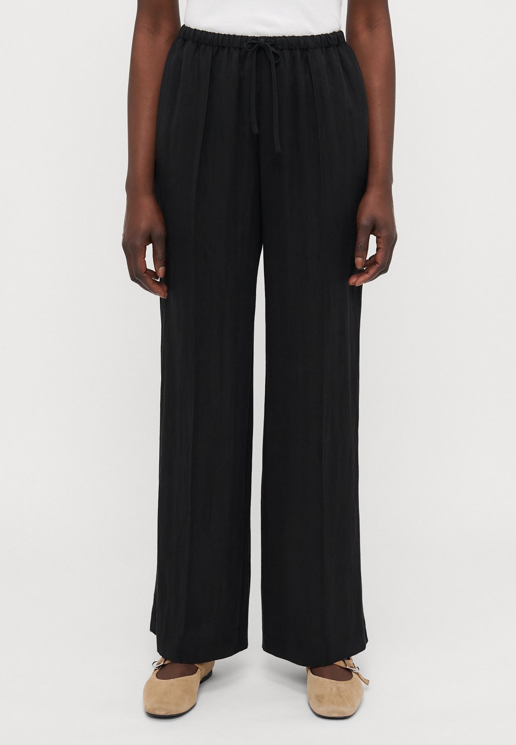 

Брюки RELAXED WIDE TROUSERS Gina Tricot Tall, черный