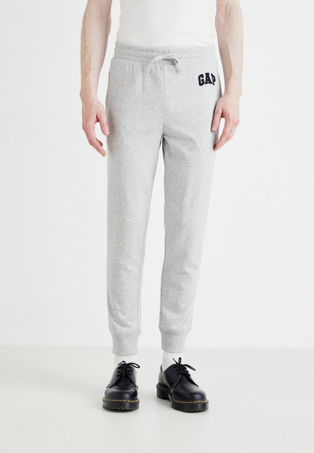 

Спортивные брюки HERITAGE LOGO JOGGER GAP, серый