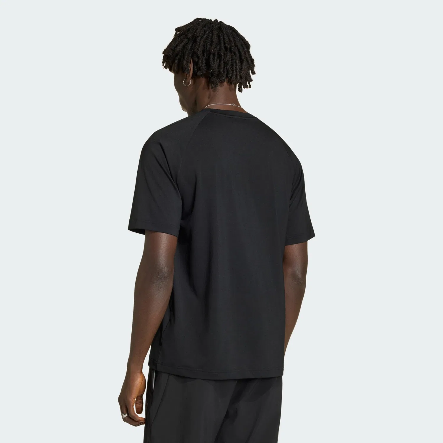 Футболка Adidas Originals ESSENTIALS черного цвета — фото 3