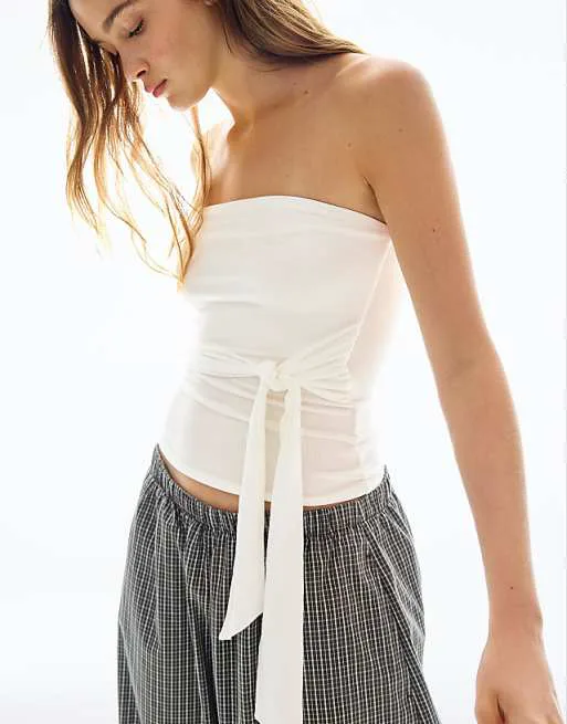 

Топ Bershka Bandeau цвета экрю с завязками