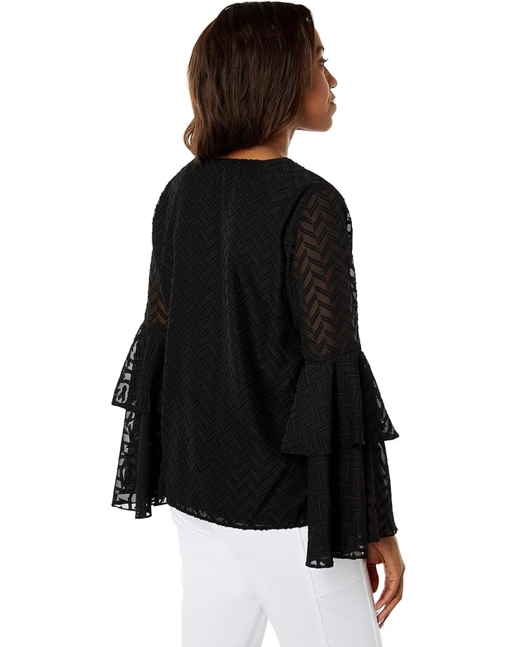 

Блуза Vince Camuto Tiered Bell Sleeve Chevron Burnout V-Neck Blouse, цвет Rich Black