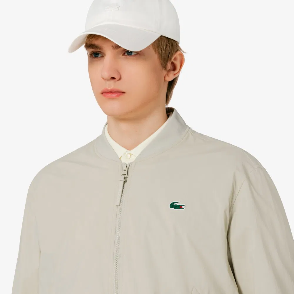 Мужская бежевая весенняя куртка-бомбер от Lacoste — фото 2