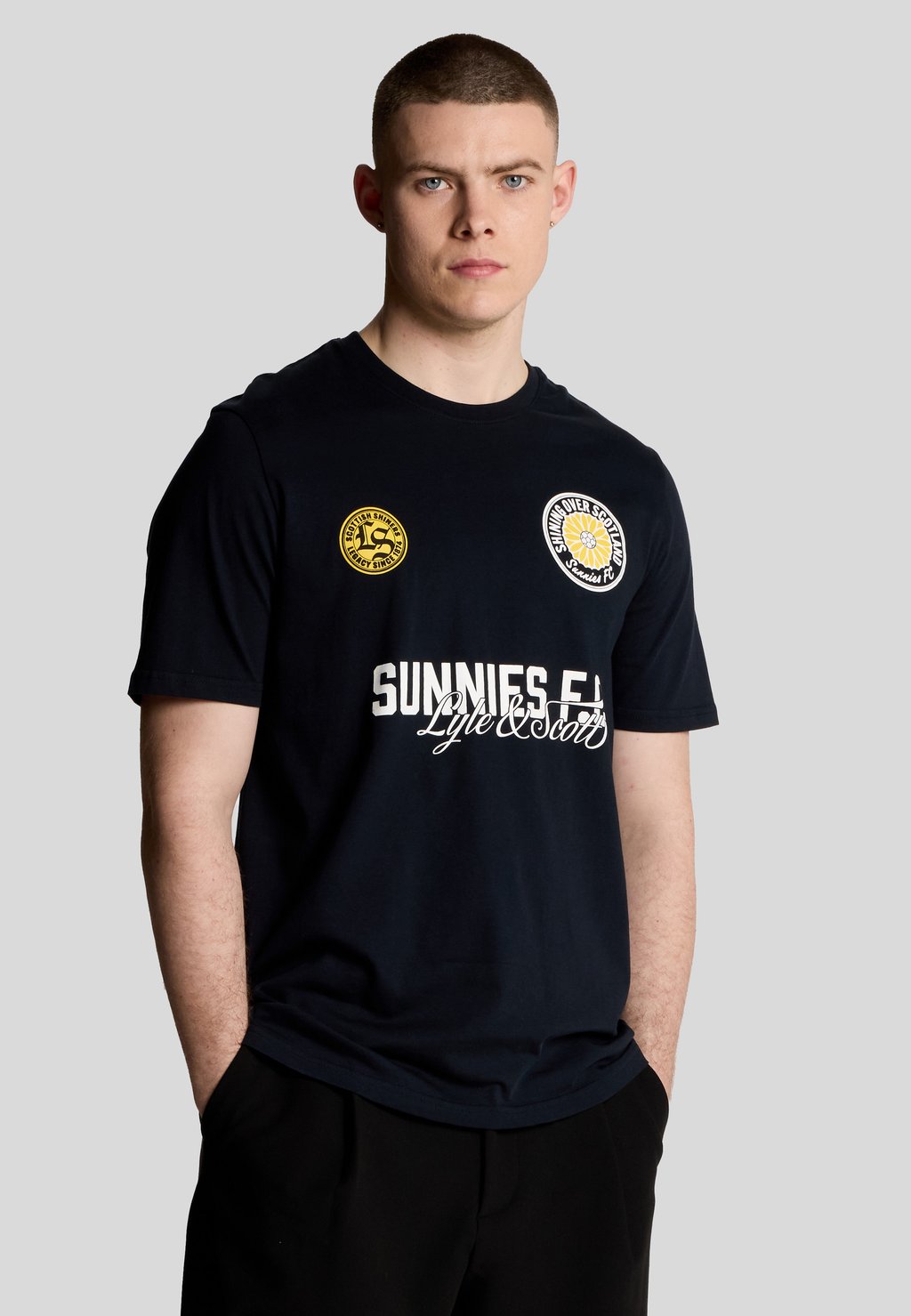 

Футболка с принтом SUNNIES FC GRAPHIC Lyle & Scott, темно-синий