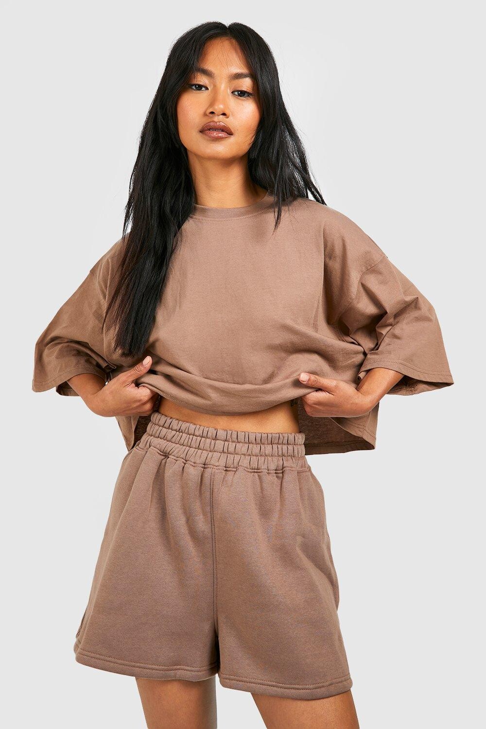 

Укороченная футболка свободного кроя и короткий комплект boohoo, бежевый