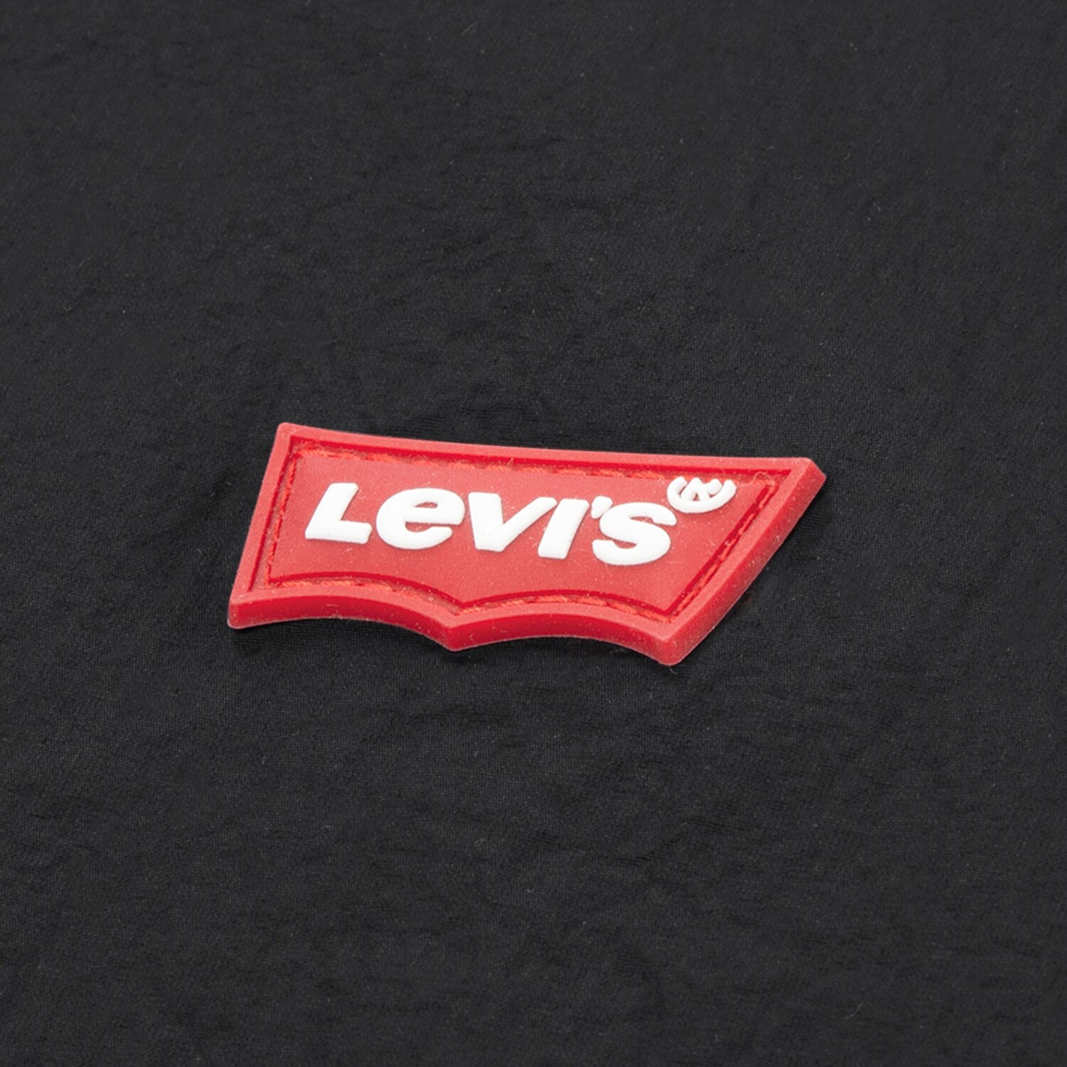 Levi's Kids Куртка для межсезонья в черном цвете — фото 3