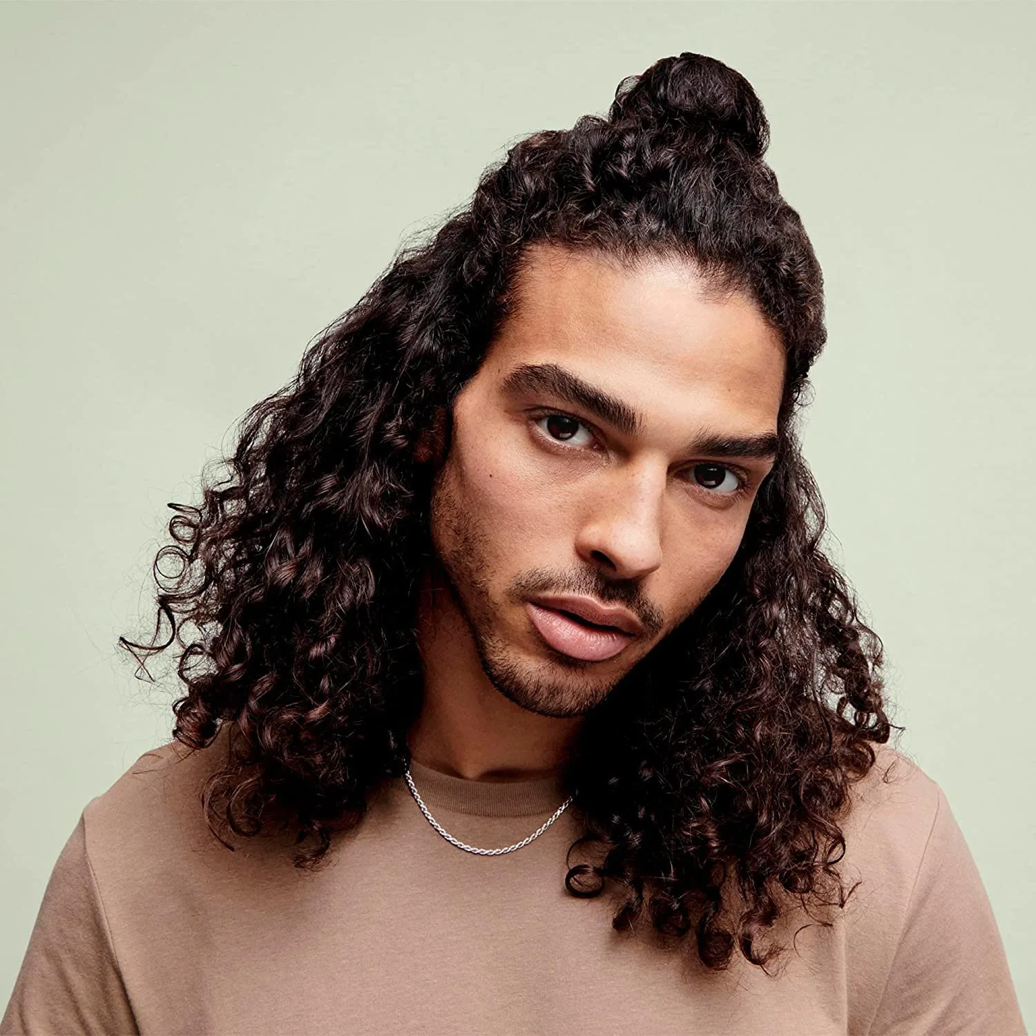DevaCurl Light Defining Gel - средство для укладки с мягкой фиксацией и защитой от скручивания | Формула, не осыпающаяся | Придает естественную текстуру | Подходит для всех типов кудрей — фото 4