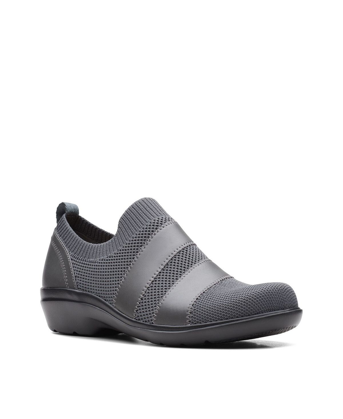 

Женские слипоны из коллекции Sashlyn Edge Clarks