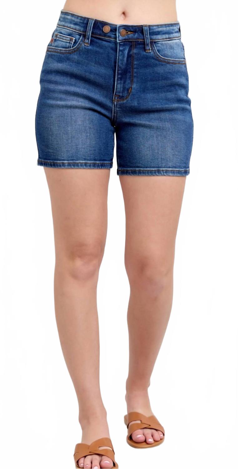 

Темные папины шорты средней длины на 2 пуговицах Judy Blue, Dark Wash