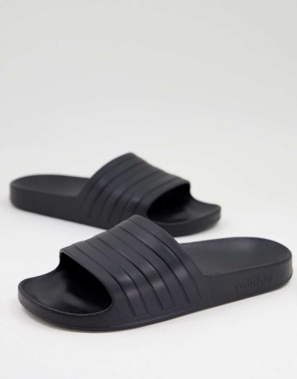 

Черные шлепанцы adidas Sportswear Adilette
