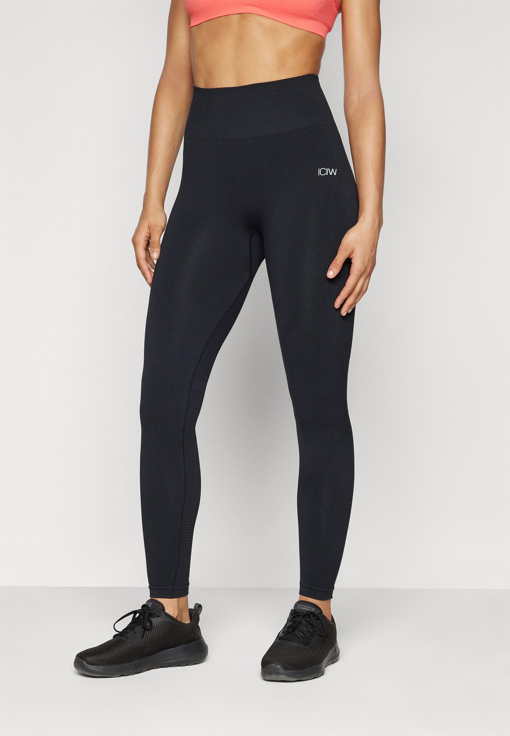 

Леггинсы IGNITE SEAMLESS HIDDEN SCRUNCH ICANIWILL, черный