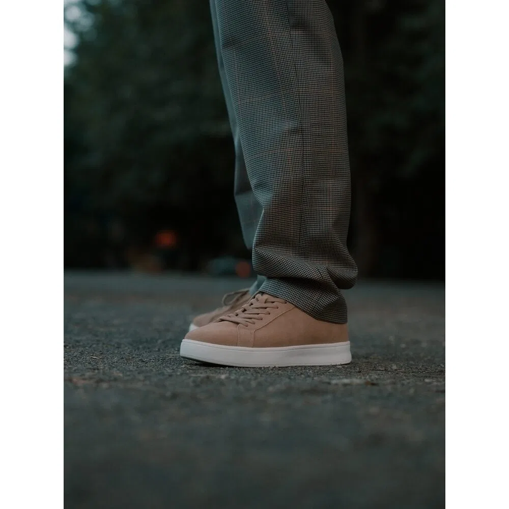 Мужские низкие замшевые кеды Rally2 верблюжьего цвета от Fitflop — фото 2