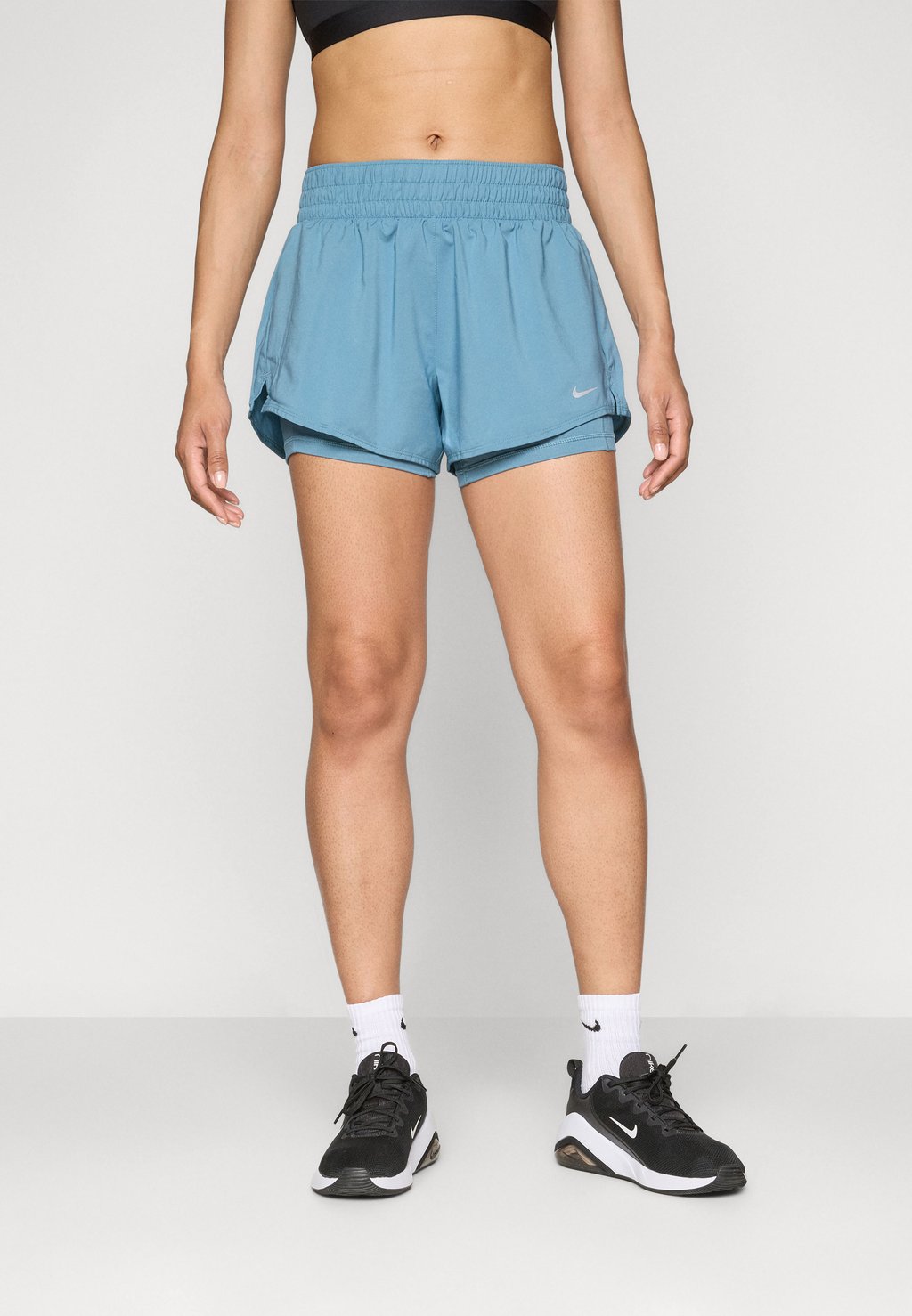 

Шорты 2 в 1 ONE MID-RISE Nike Performance, синий