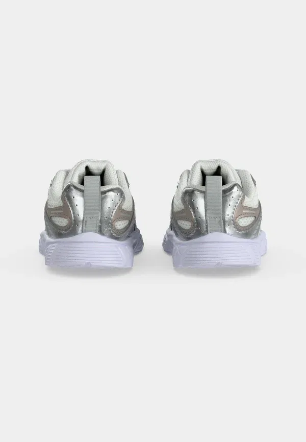 Кроссовки Nike Sportswear V5 rnr, белый/черный/серый/колледж-серый/металлик-серебристый — фото 4