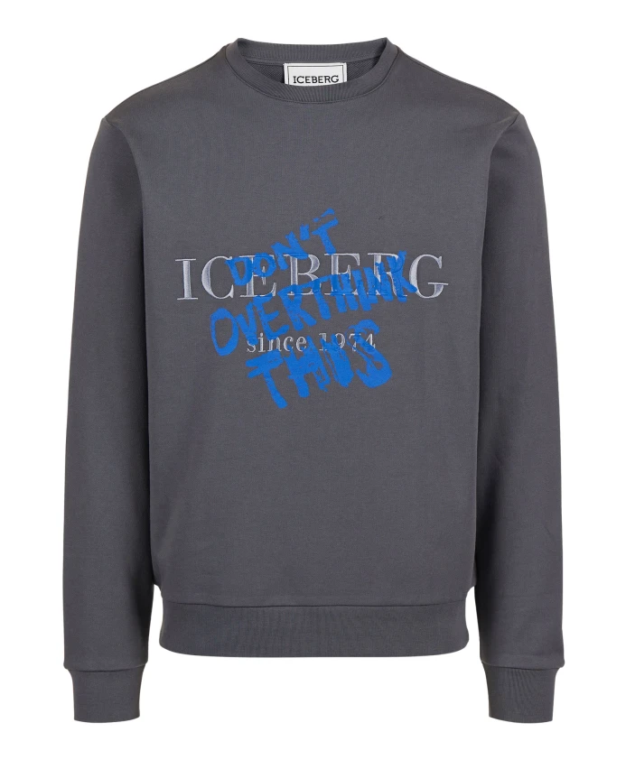 

Толстовка стандартного кроя с круглым вырезом, темно-серого цвета, с вышитым логотипом учреждения. Iceberg, серый