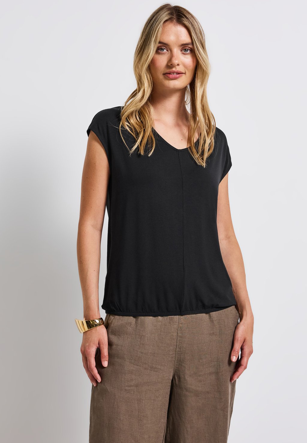 

Базовая футболка V-NECK Street One, черный