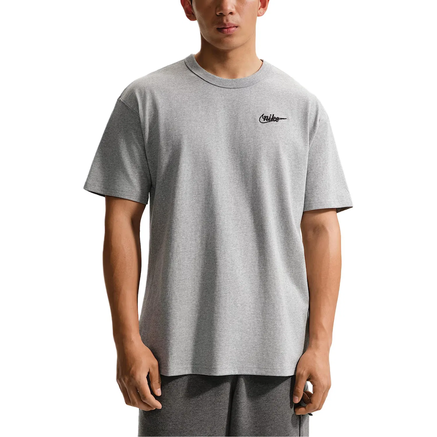 Футболка Sportswear мужская Toned Dark Gray с круглым вырезом Nike