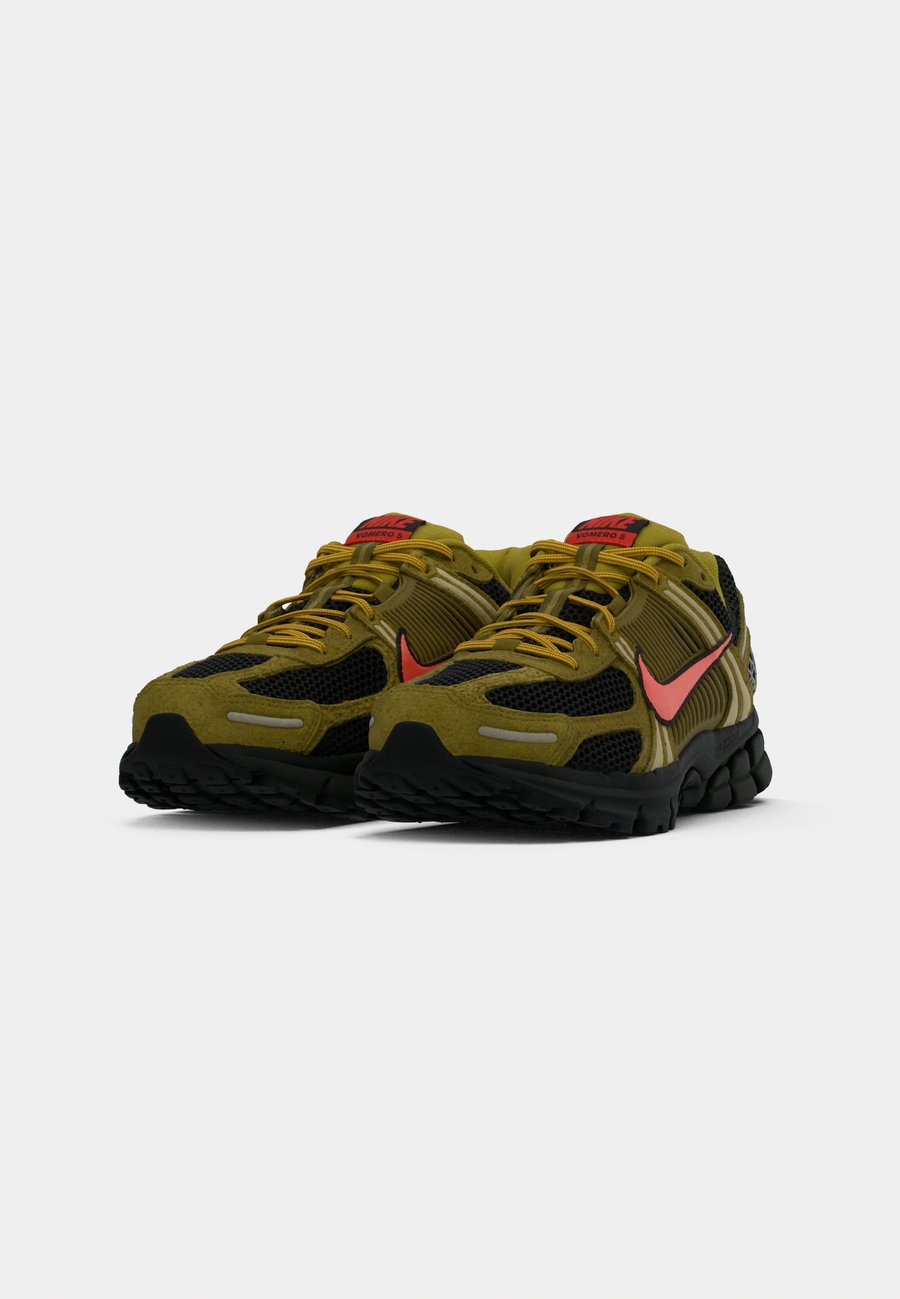 Кроссовки Nike Sportswear ZOOM VOMERO 5 PRM, Olive Flak/Picante Red/Black/Quantum Moss/Fauna Brown/Gold Leaf/Olive — фото 4