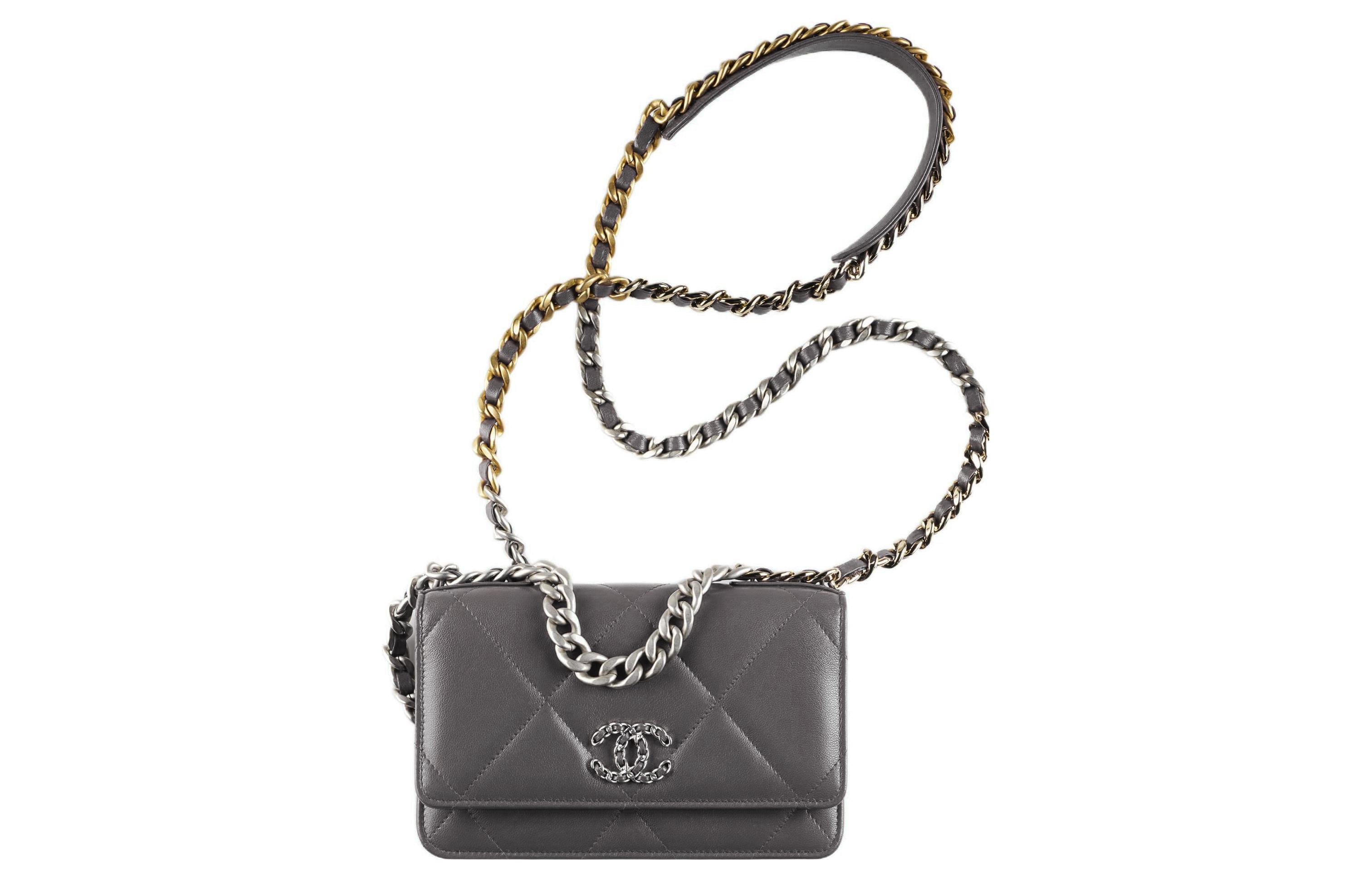 

CHANEL Кошелёк на цепочке из ягнёнка с клапаном