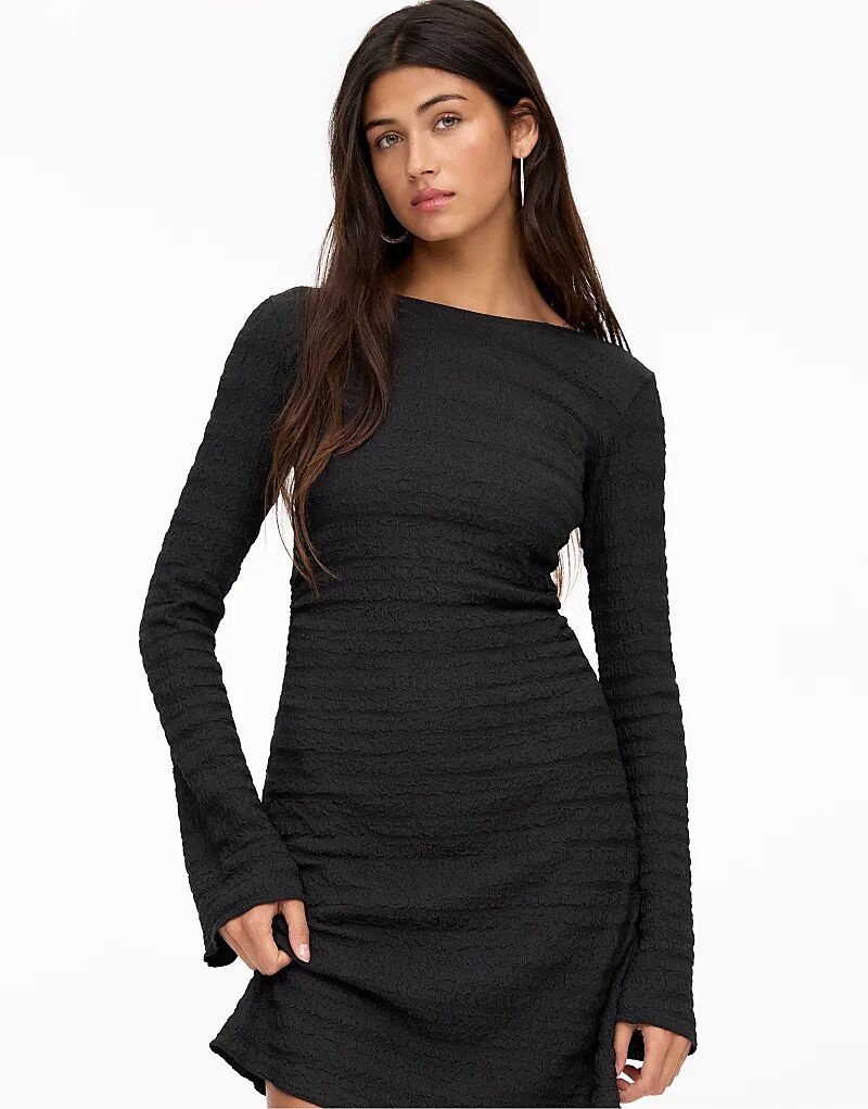 

Платье-трапеция Pull&Bear с длинными рукавами черного цвета