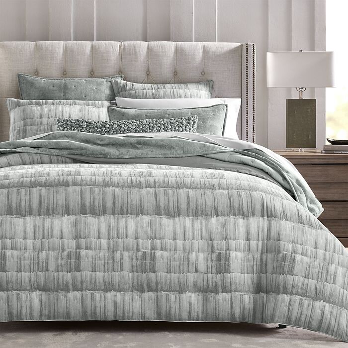 

Коллекция Hudson Park Пододеяльник в полоску с матовой текстурой, размер Kingный Hudson Park Collection, серый