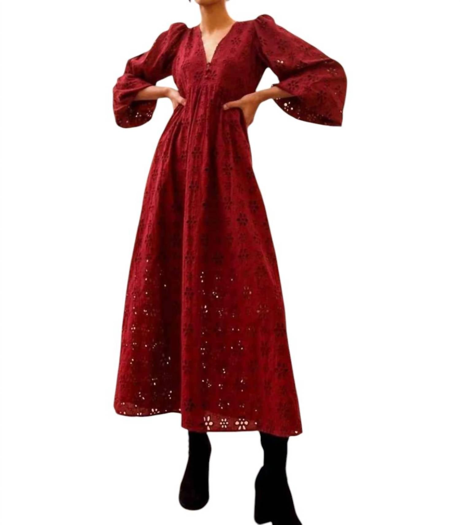 

Изысканное макси-платье Vera в стиле Broderie Rouge BEYOND by Vera