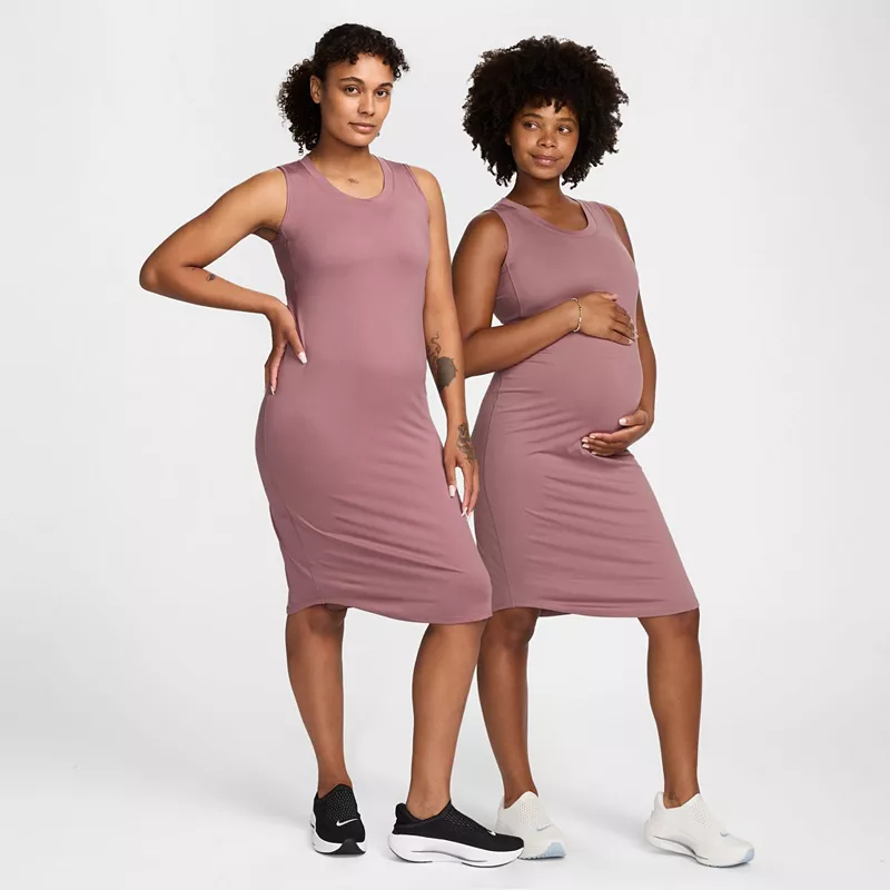 Женское трикотажное платье узкого кроя Dri-FIT для беременные Nike, цвет Smokey Mauve — фото 2